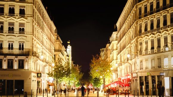 Lyon la nuit – La rue de la République © Tim Douet