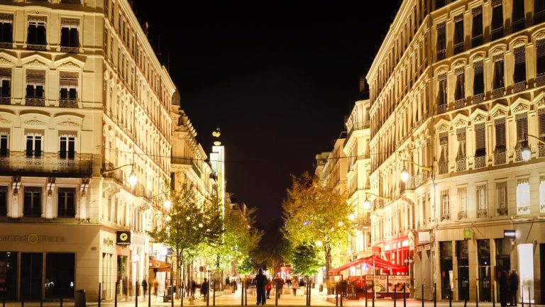 Lyon la nuit – La rue de la République © Tim Douet