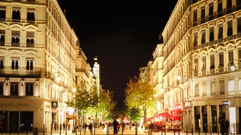 Lyon la nuit – La rue de la République © Tim Douet