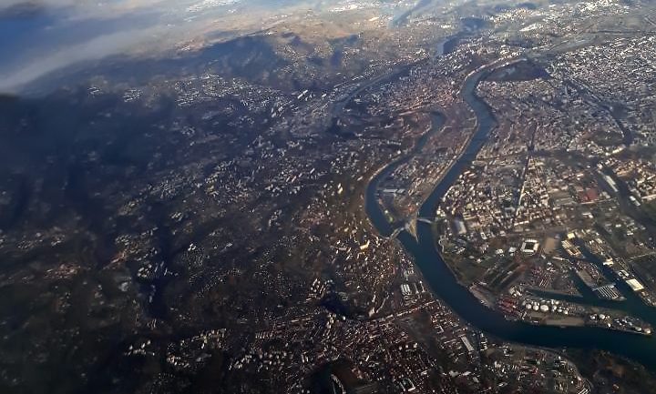 Lyon vu d'avion © P. Laplace