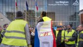 Manifestation de Gilets jaunes devant l’hôtel de région, à Lyon, le 7 décembre © Tim Douet