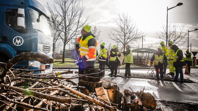 Gilets jaunes sur un rond-point à Feyzin (Rhône), le 17 décembre 2018 © Tim Douet