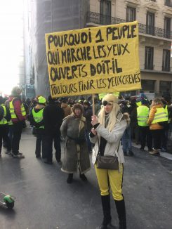 Manifestante dénonçant les violences policières, le 19 janvier 2019 à Lyon © Antoine Sillières