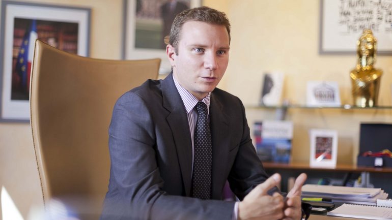 Alexandre Vincendet, dans son bureau à la mairie de Rillieux-la-Pape, en 2015 © Tim Douet