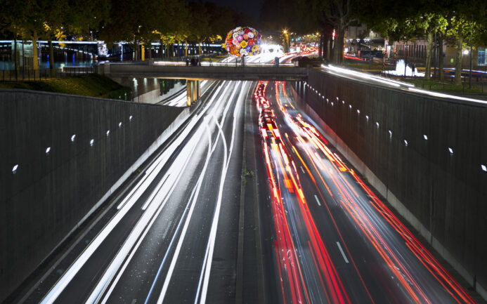 Circulation à Lyon la nuit © Tim Douet