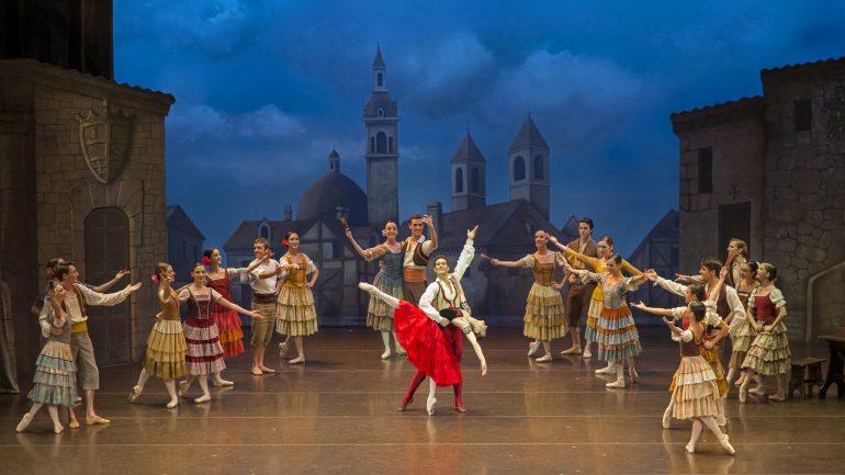 Don Quixote, par la Compania nacional de danza – Chorégraphie José Carlos Martinez © Jesus Vallinas