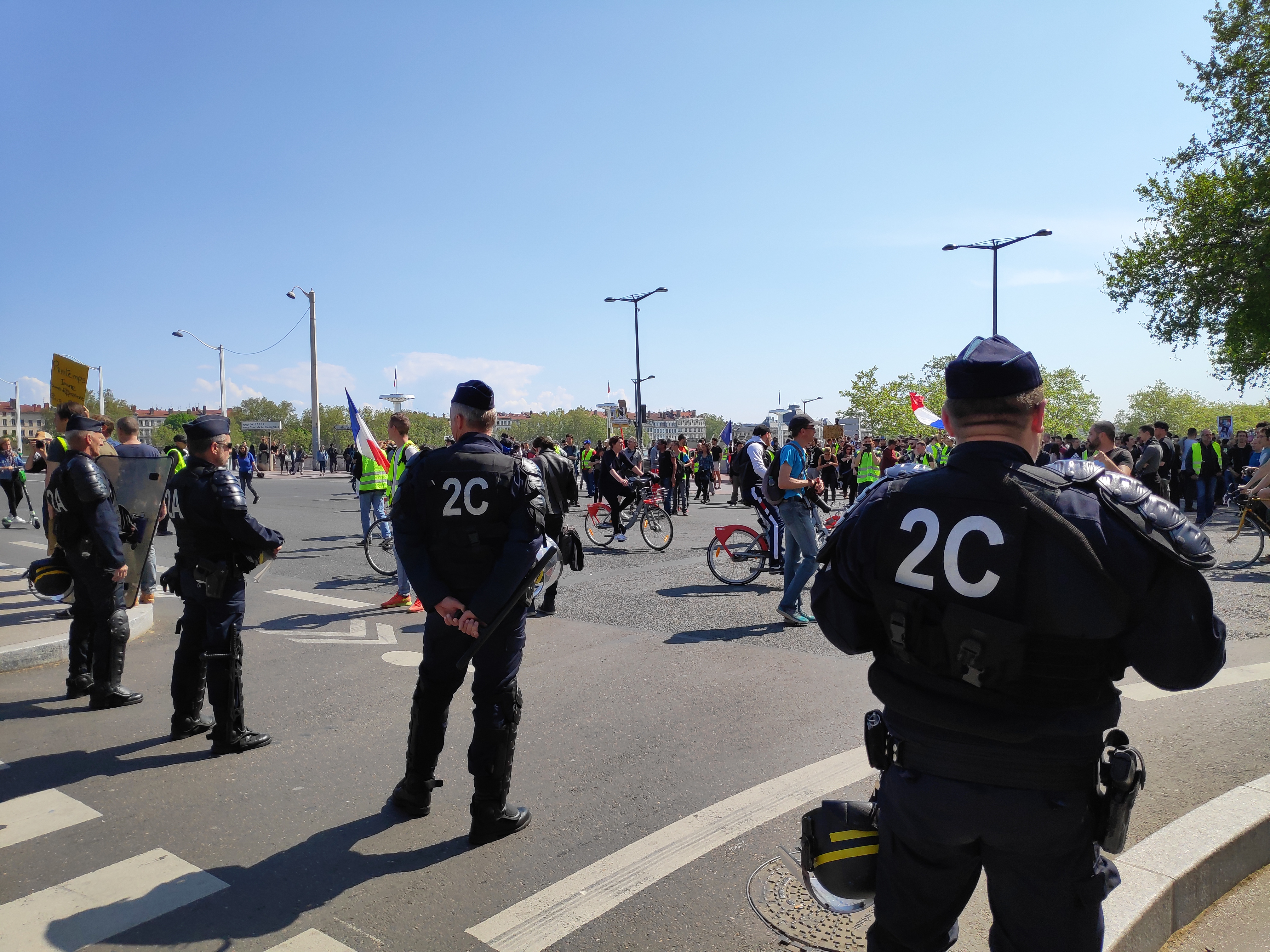 Gilets Jaunes 800 Manifestants à Besançon Des Tensions à