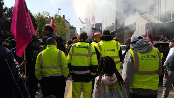 Manifestation des éboueurs de Pizzorno devant la Métropole © Simon Alves