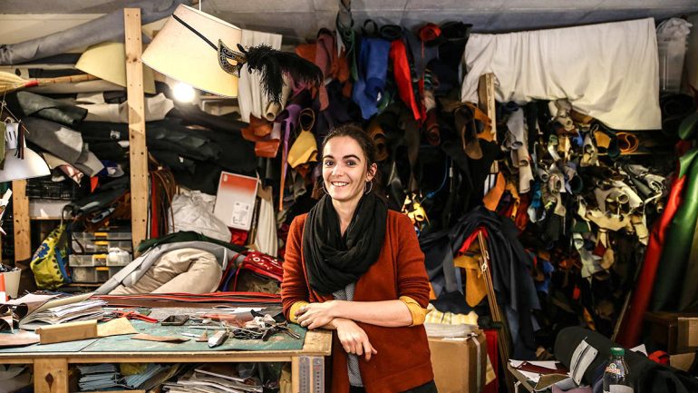 Auriane Villemey dans son atelier de la rue Leynaud (Lyon 1er) © Antoine Merlet