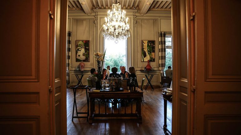 La salle du restaurant Saisons, au château du Vivier © Antoine Merlet