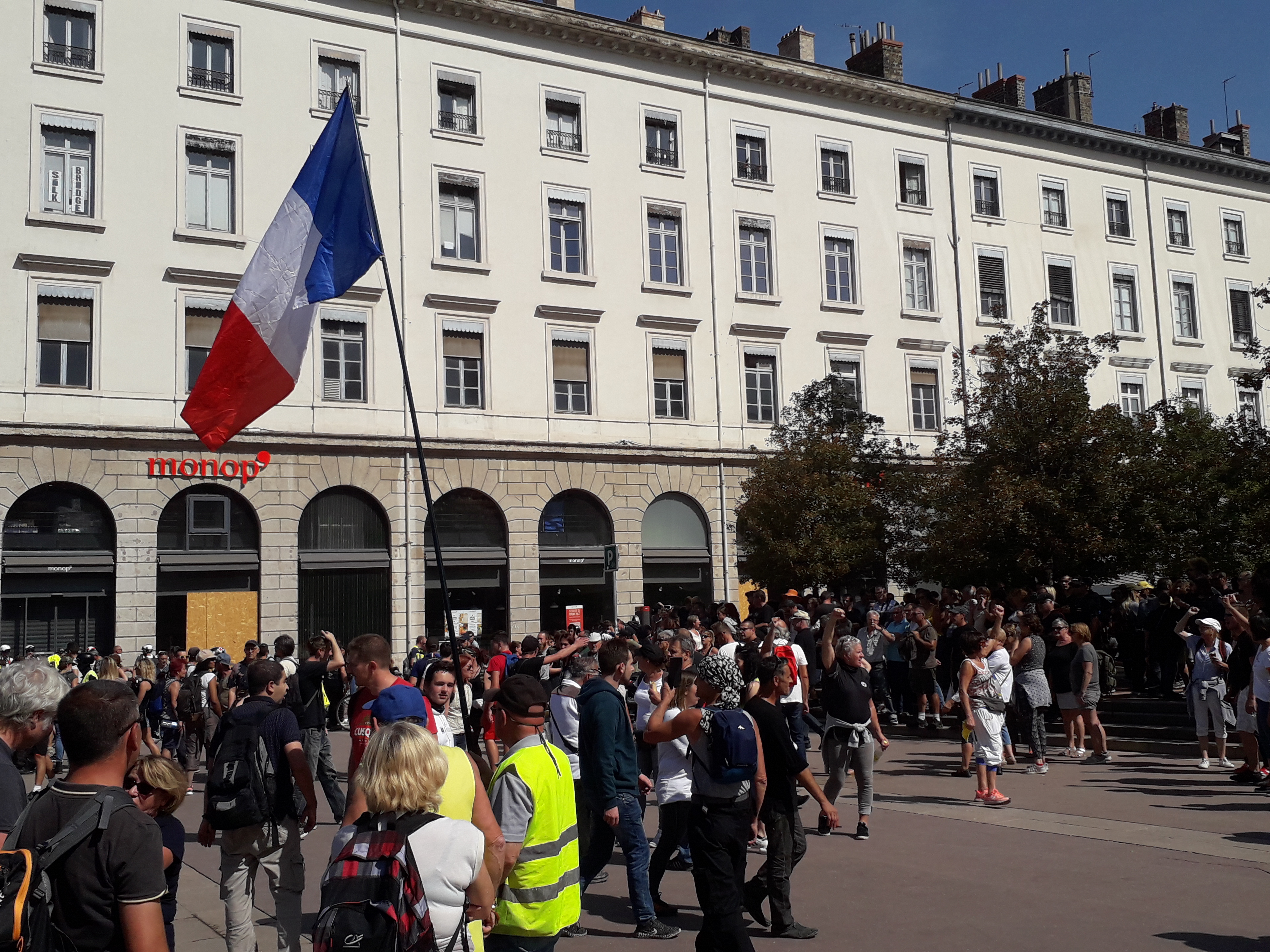 Gilets Jaunes à Lyon Environ 1000 Personnes Manifestent
