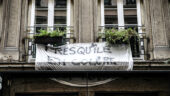 Banderole du collectif “Presqu’île en colère” sur des balcons – Lyon, octobre 2019 © Antoine Merlet