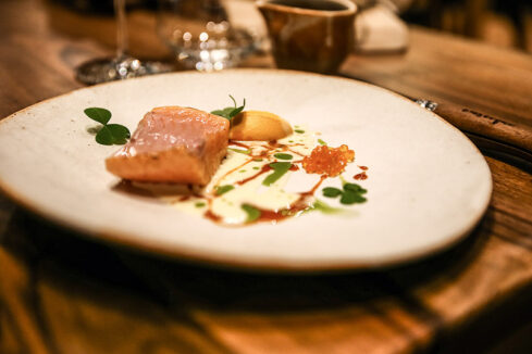 Truite, beurre blanc, carotte et jasmin © Antoine Merlet