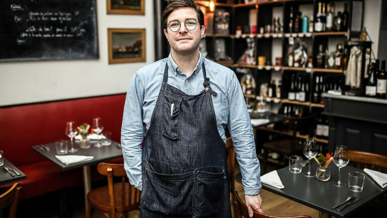 Thomas Nicolle dans la salle de son Bistro © Antoine Merlet