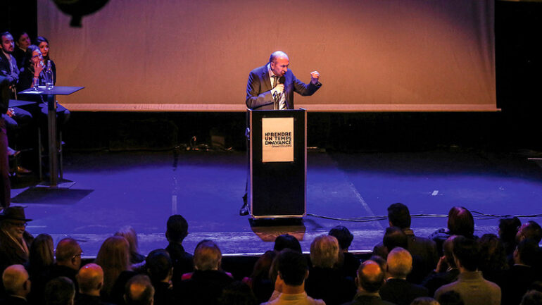 Gérard Collomb – Meeting “Prendre un temps d’avance” © Antoine Merlet