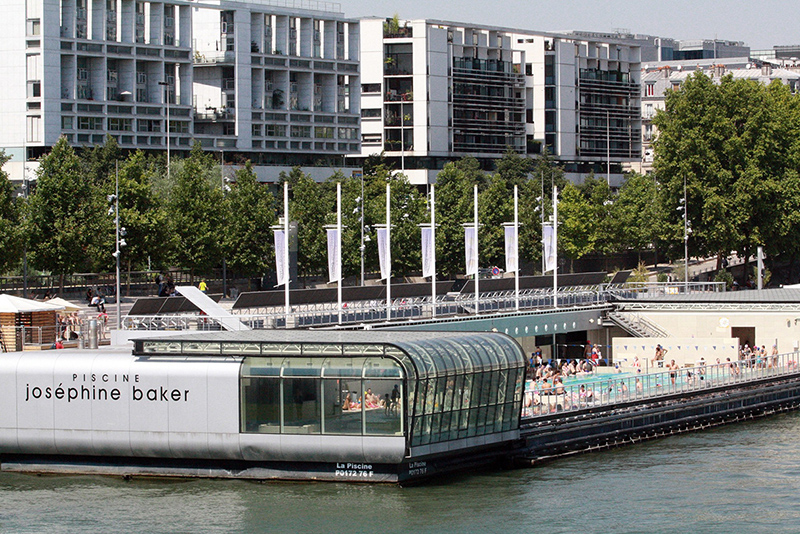 La piscine Joséphine-Baker à Paris