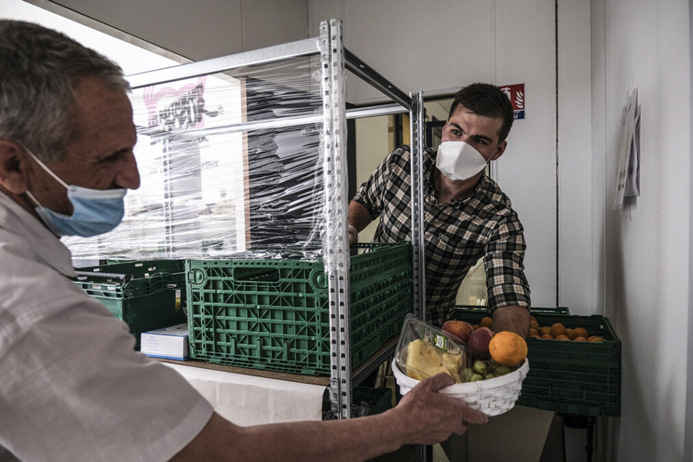 Les Restos du coeur adapte leur distribution de denrées aux gestes barrières