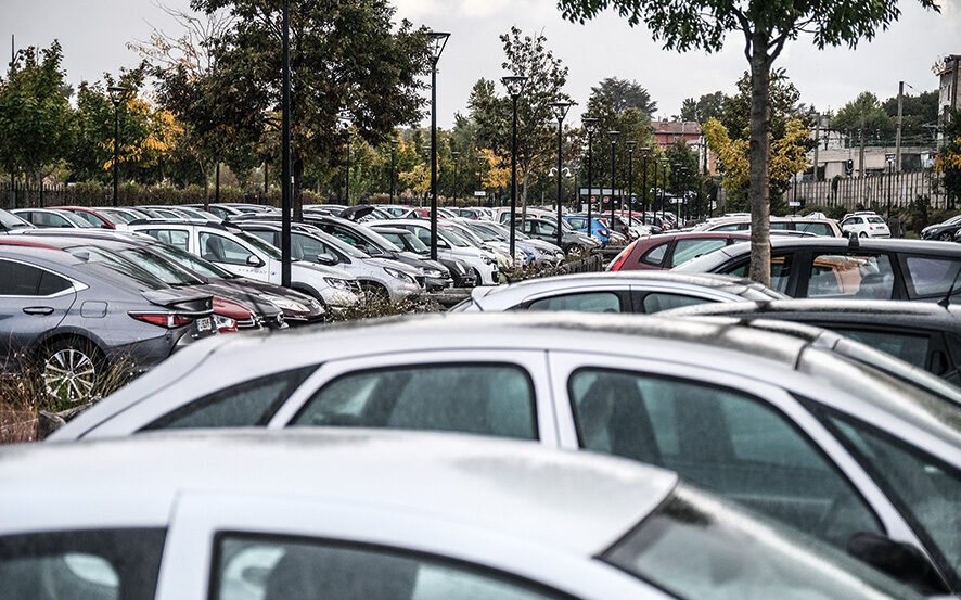 Il faut débourser en moyenne 1,60 euro par heure pour se stationner en voirie à Lyon.