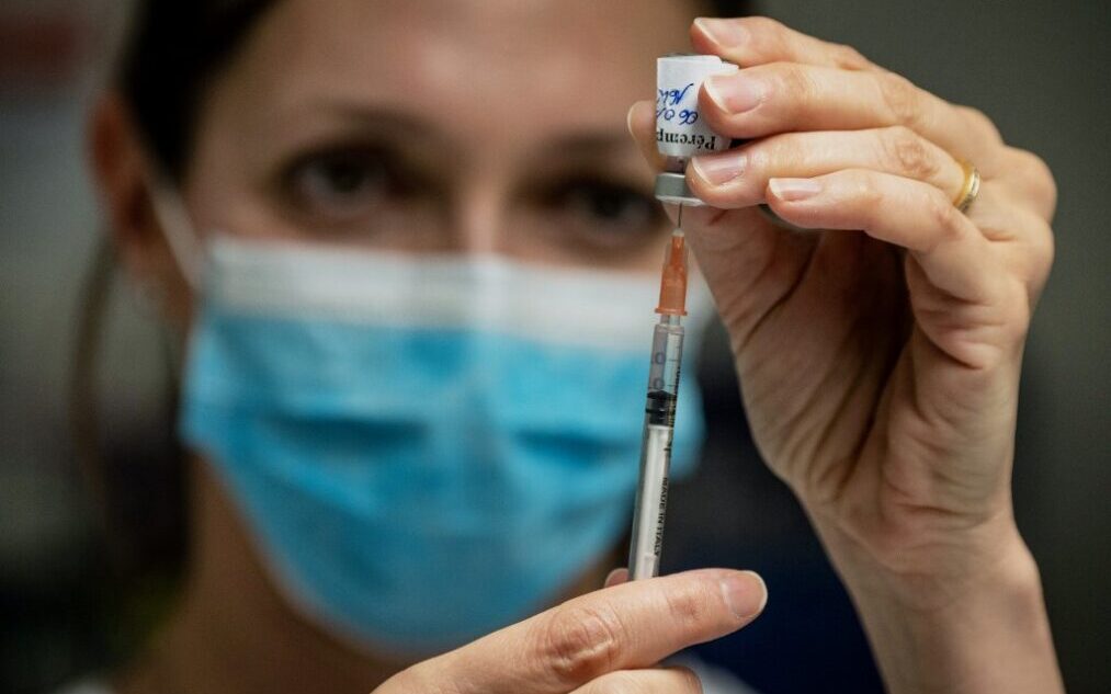 Une employée d'une officine de Caluire délivrait de faux certificats de vaccination à ses proches.