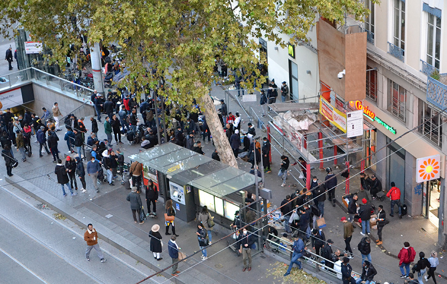 Le marché à la sauvette de la Guillotière © Lyon Capitale