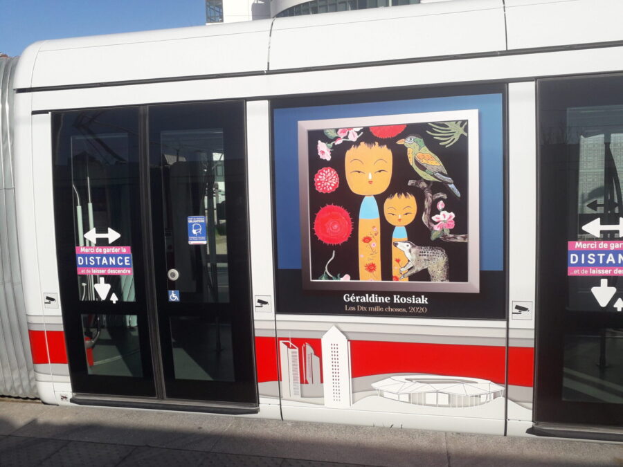 Exposition hors les murs sur un tram, à Lyon @AnthonyFaure