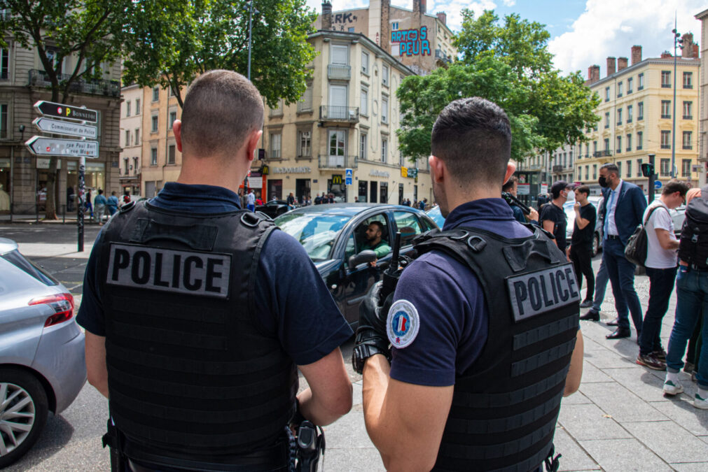Le jeune de 15 ans qui a jeté des projectiles sur la police à Vénissieux n'est pas connu des services de Police. @WilliamPham