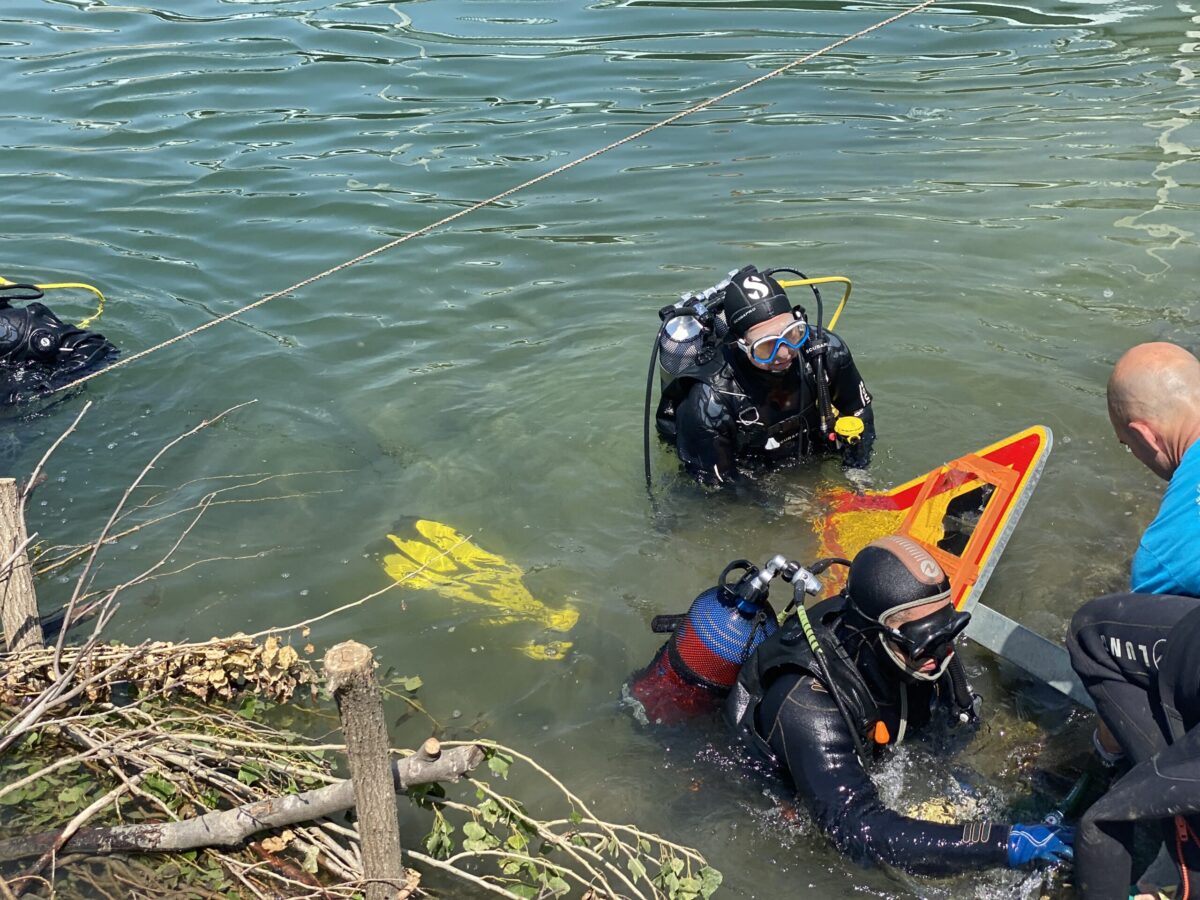 Des plongeurs de Diving For Nature