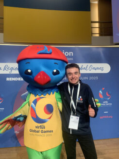 Timoté Ivaldi , parapongiste adapté français, médaillé de bronze par équipe lors des "Global Games" de 2019 