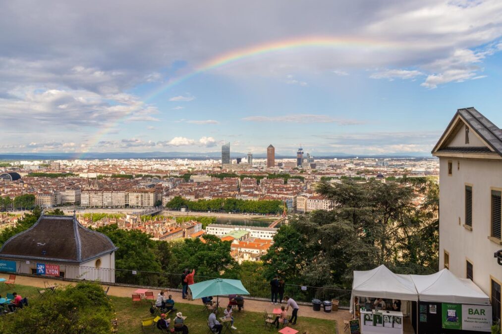 La terrasse du festival Superspectives, qui se déroule à la Maison de Lorette, offre une vue imprenable sur Lyon. ©Facebook Superspectives