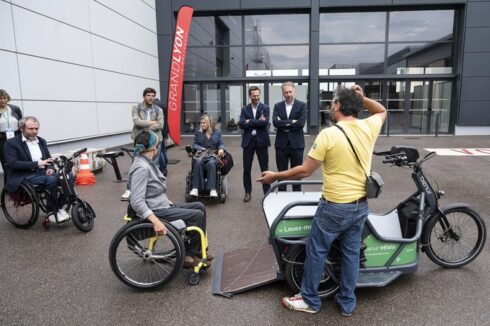 A Lyon, les nouveaux Benur Vélo'v pour les personnes handicapées