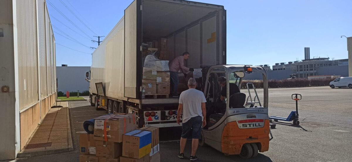 Camion d'aide humanitaire de l'association Lyon-Ukraine