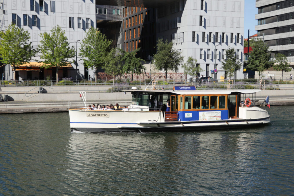 Vaporetto / Centre commercial de Lyon Confluence