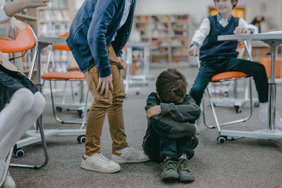 Un enfant victime de harcèlement à l'école scolaire