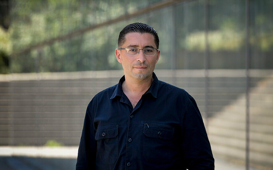 Idir Boumertit, nouveau maire de Vénissieux.