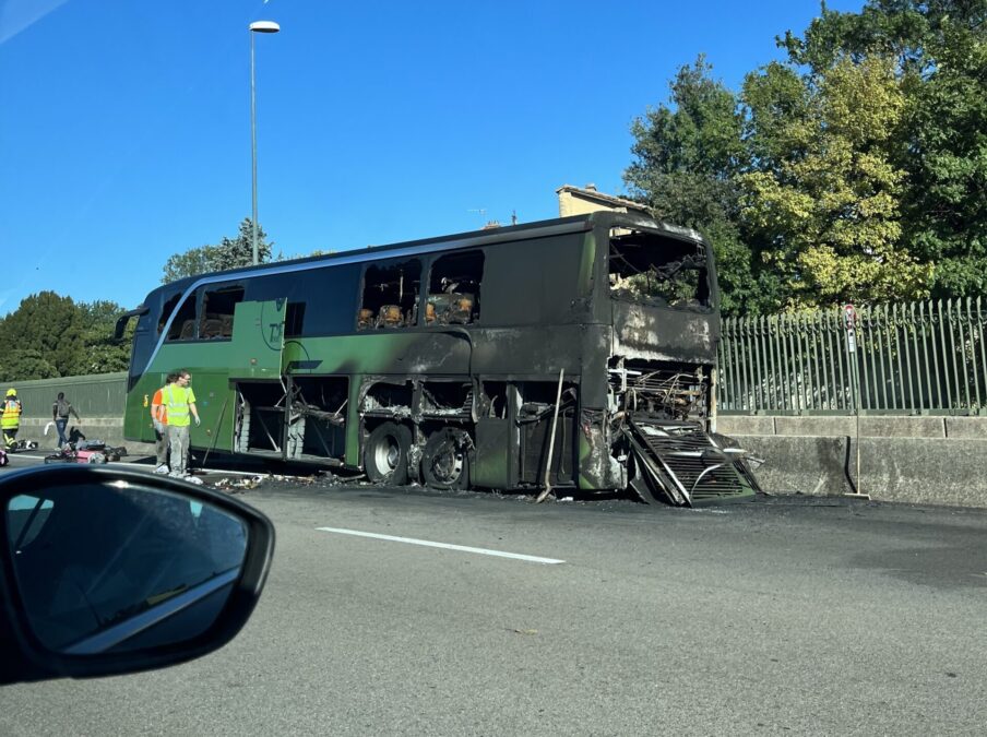 incendie car sur l'autoroute A7 à Valence en direction de Lyon.