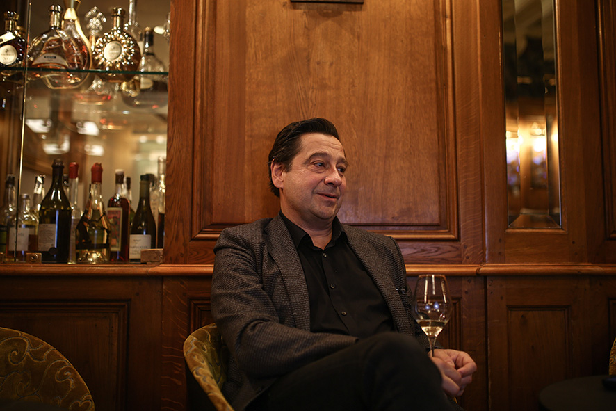 Laurent Gerra, dans son restaurant Léon de Lyon, en octobre 2022