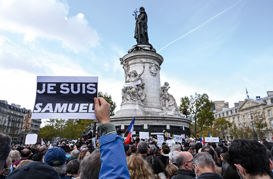 L’hommage à Samuel Paty, place de la République à Paris, deux jours après son assassinat, le 16 octobre 2020
