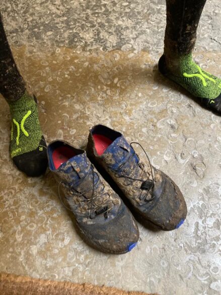 Des chaussures de trail qui ont couru la SaintéLyon dans la boue