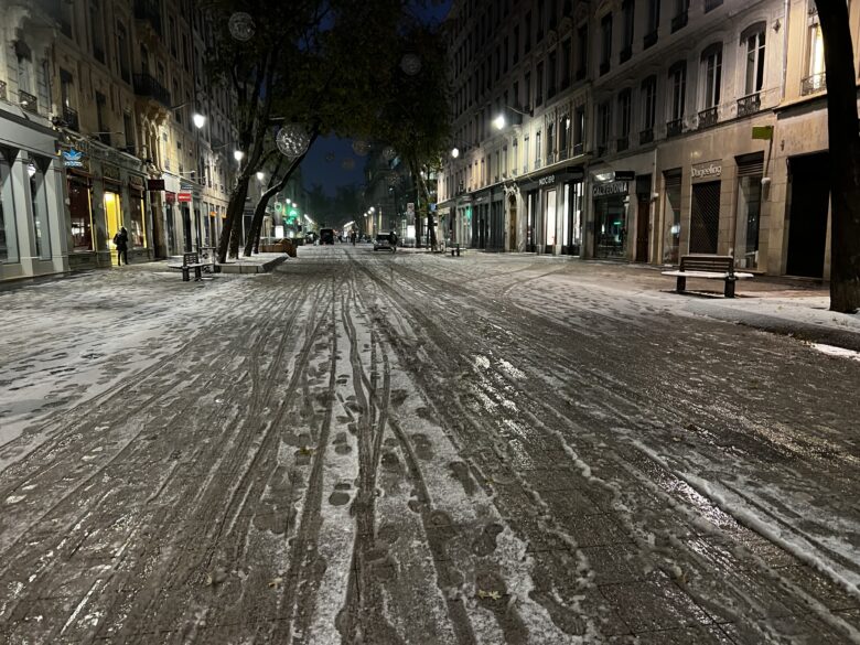 Rue de la République sous la neige