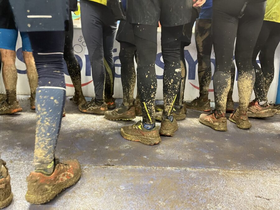 Des coureurs dans la boue lors de la SaintéLyon