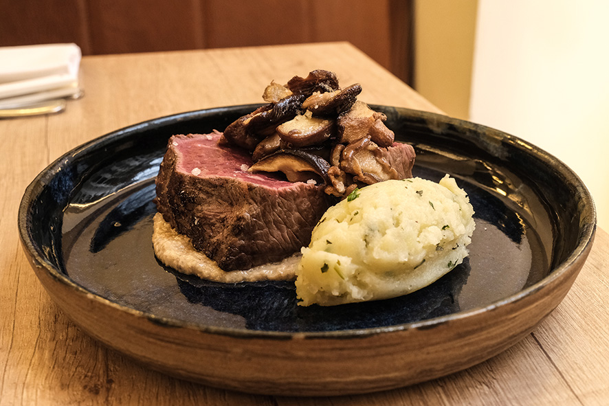 Faux-filet de bœuf, pommes de terre herbacées, shiitakés (Le Simple goût des choses, Lyon)