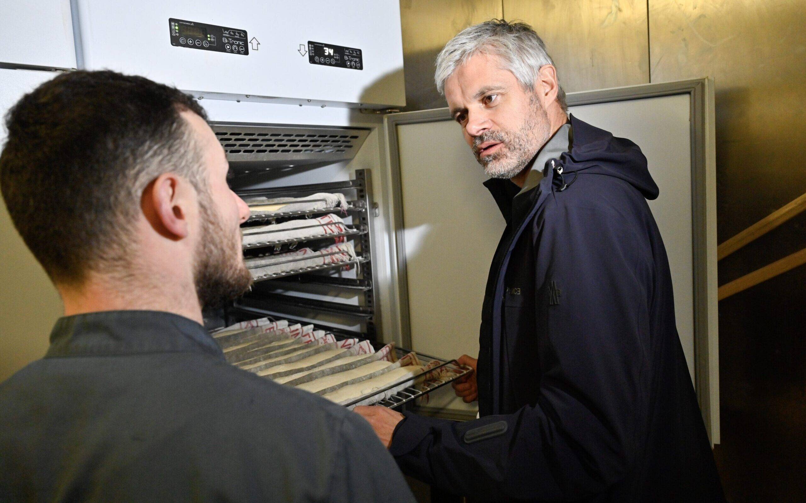 Laurent Wauquiez chez un boulanger pour communiquer sur les aides mises en place par la région auvergne-rhone-alpes