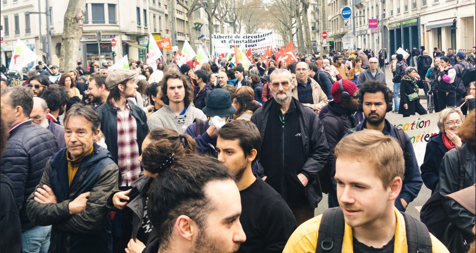 C'est un business dangereux, à Vénissieux, une manifestation est