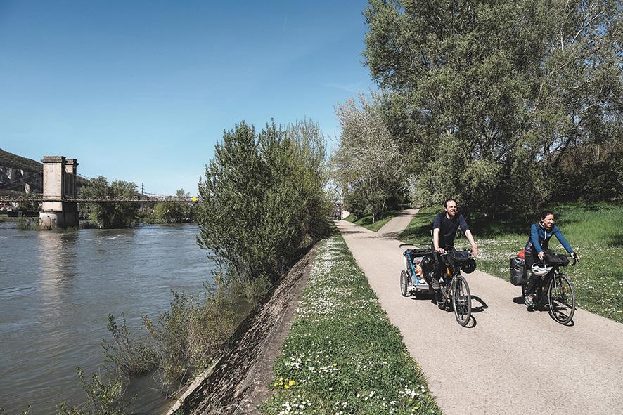 Piste cyclable dans le Val de Saône © Antoine Merlet.