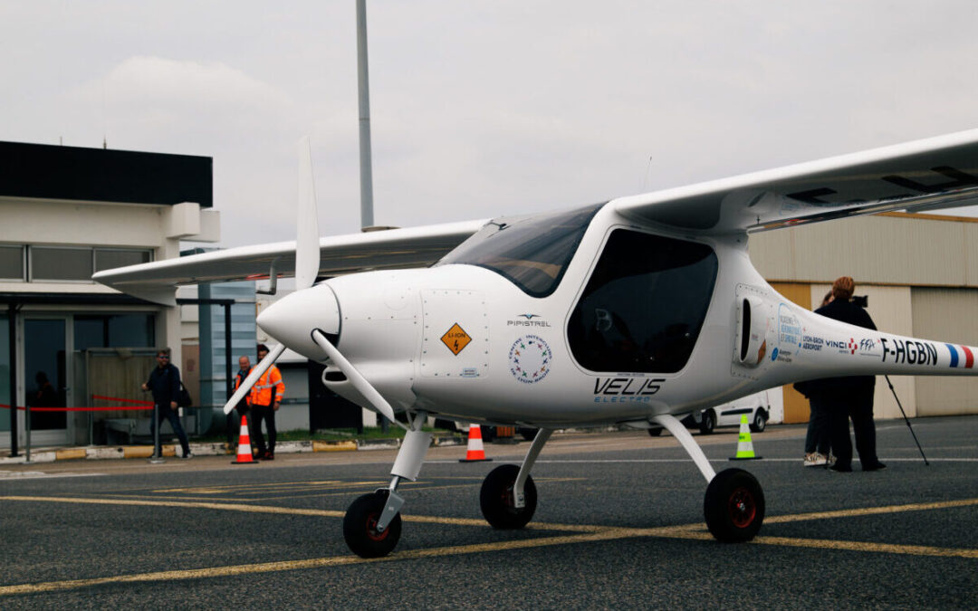 avion électrique vélin electro à l'aéroport de Bron