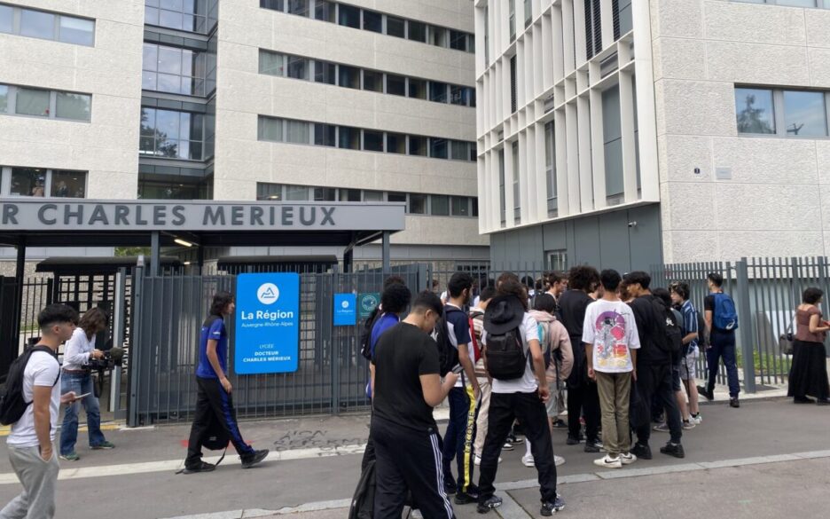 Les élèves du lycée du Docteur Charles Mérieux avant de commencer le bac