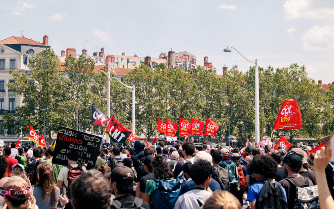 Manifestation contre la réforme des retraites sur le pont de la Guillotière @Hugo LAUBEPIN