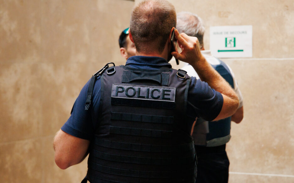 Policier au palais de justice de Lyon @Hugo LAUBEPIN