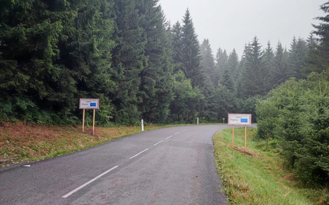 Des pancartes marqueront le fin et le début de cette route verte au niveau du col d'Écorbans