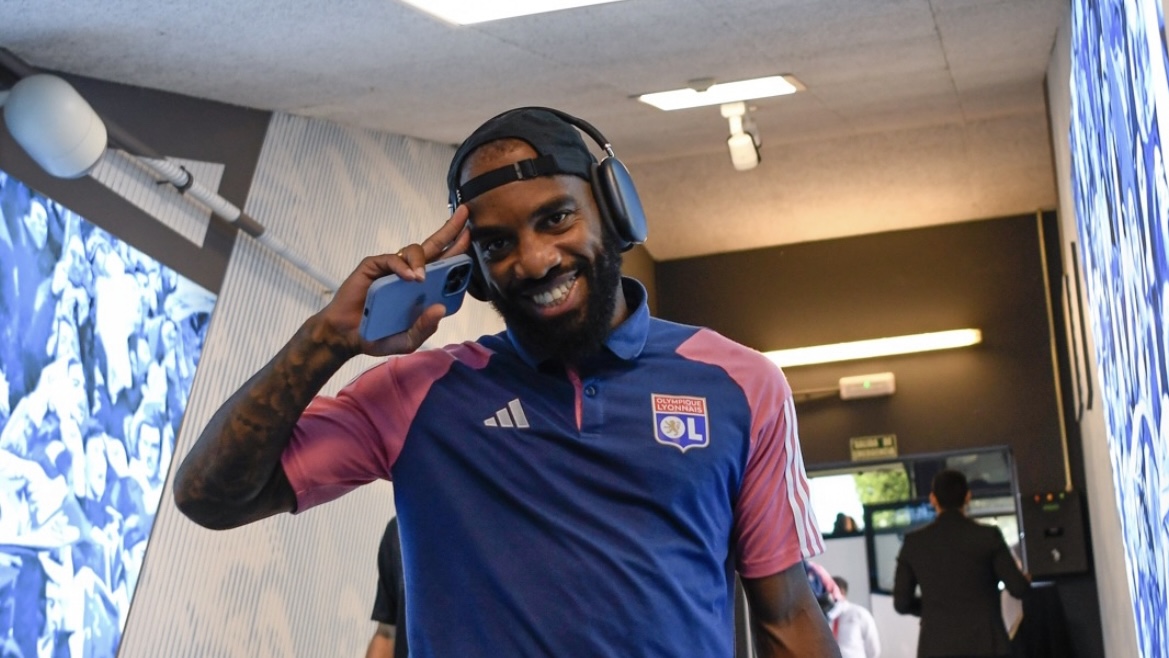 Alexandre Lacazette pourrait débuter sur le banc dans la rencontre entre l'Olympique lyonnais et le LOSC.